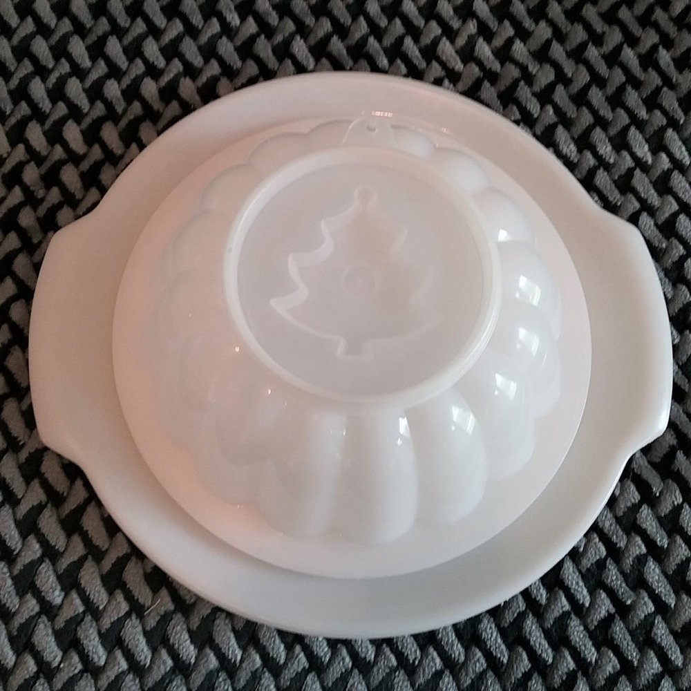 Tupperware jello mold